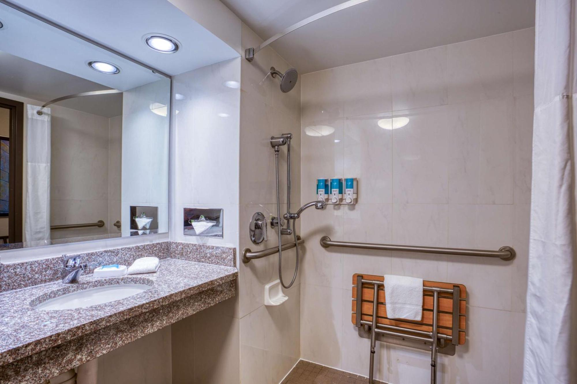 Drury Inn & Suites St. Louis - Fairview Heights Dış mekan fotoğraf