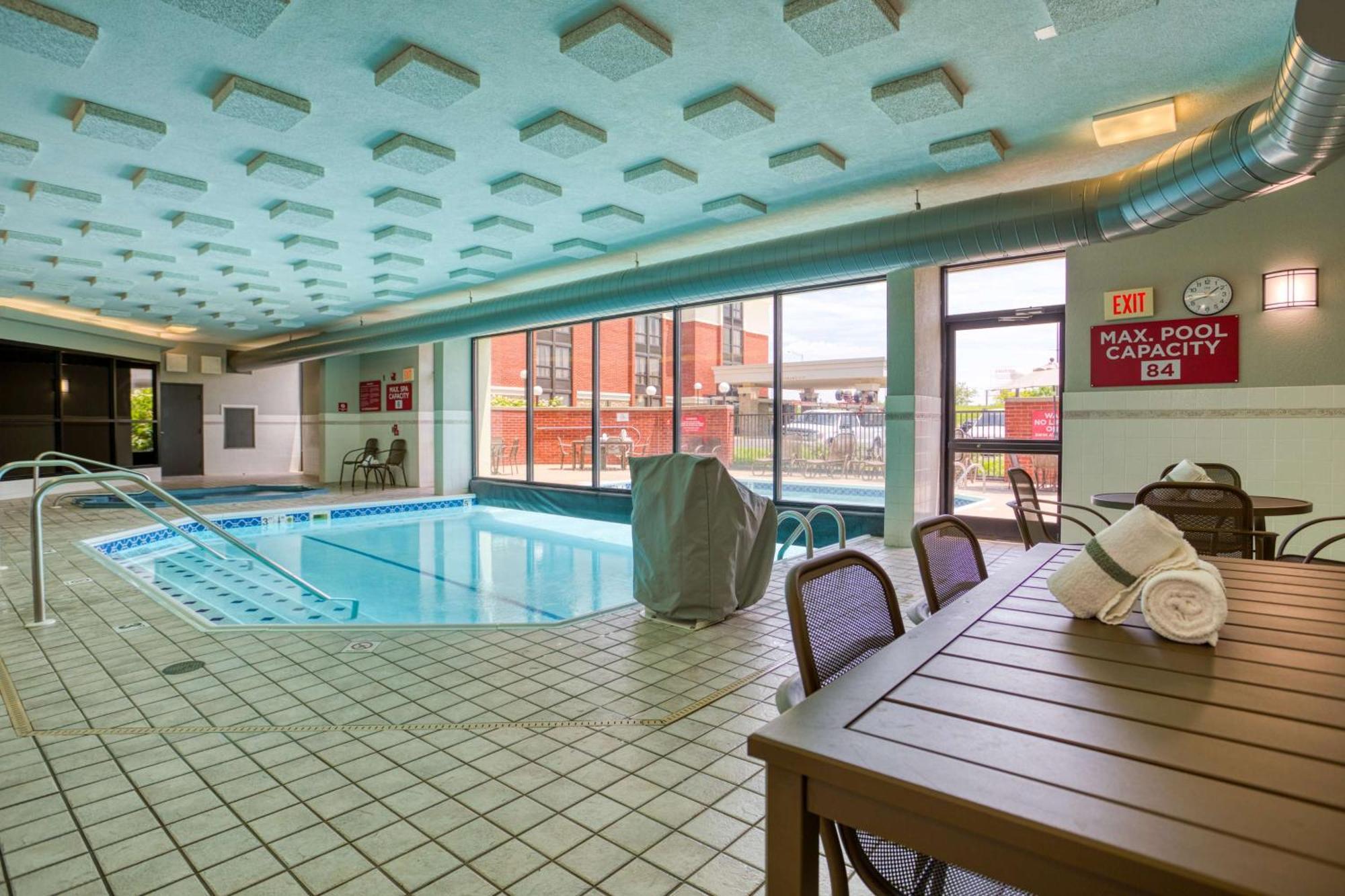 Drury Inn & Suites St. Louis - Fairview Heights Dış mekan fotoğraf