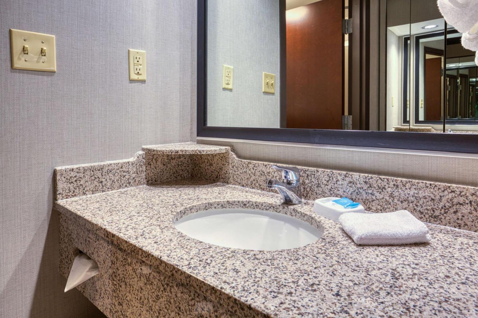 Drury Inn & Suites St. Louis - Fairview Heights Dış mekan fotoğraf